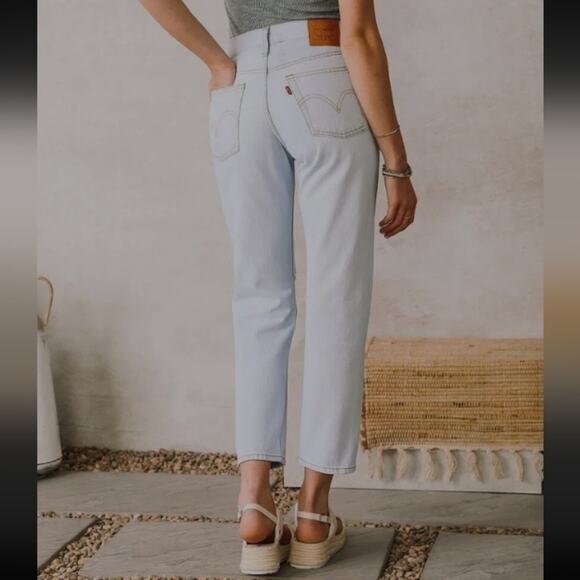 NWT Levi's Premium Wedgie Straight Jean in Color Seasons Greetings Size 27 - Picture 7 of 9